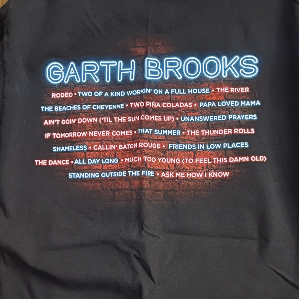 Black Graphic Tee with Neon Print Medium Garth Brooks - Picture 4 of 4